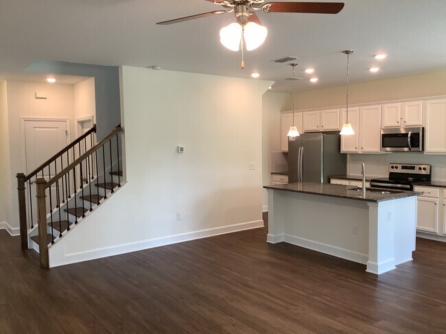 Building Photo - 8668 Highfield Ave