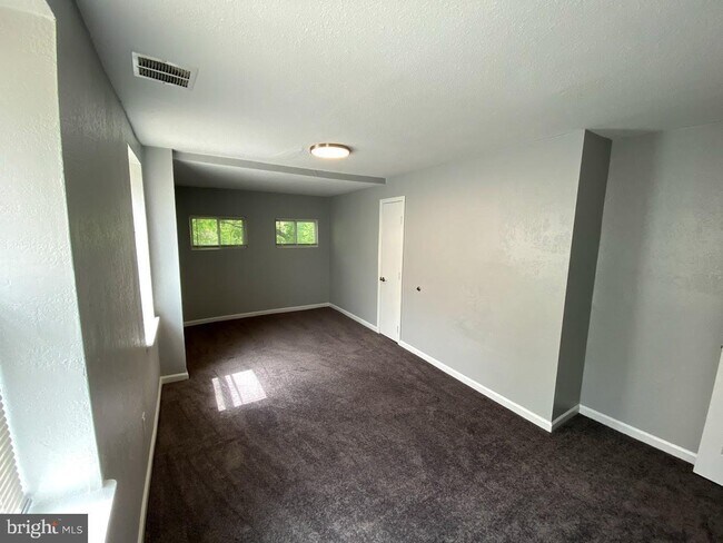Foto del edificio - 4534 Wayne Ave