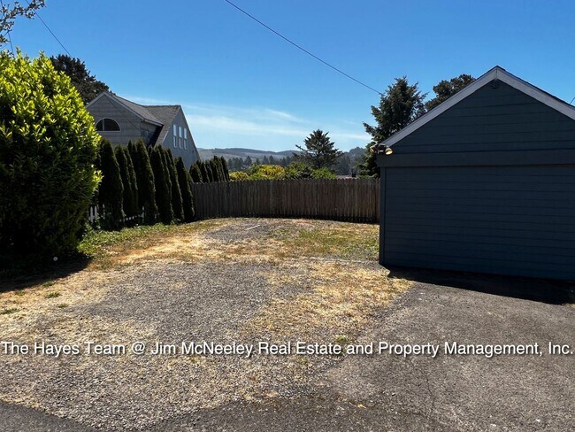 Foto del edificio - 2 br, 1 bath House - 1740 NE 10th Street
