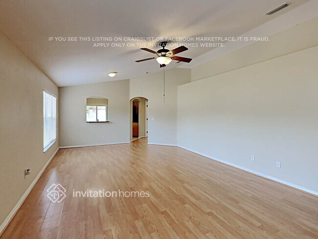 Foto del edificio - 12805 Adventure Dr