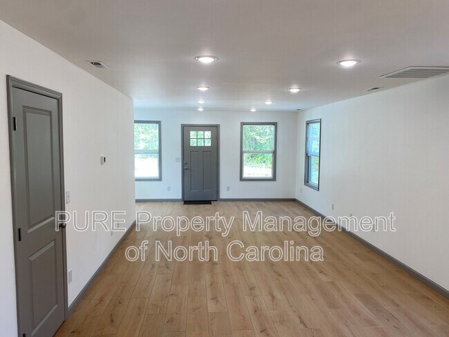 Building Photo - 12025 Platon Ave