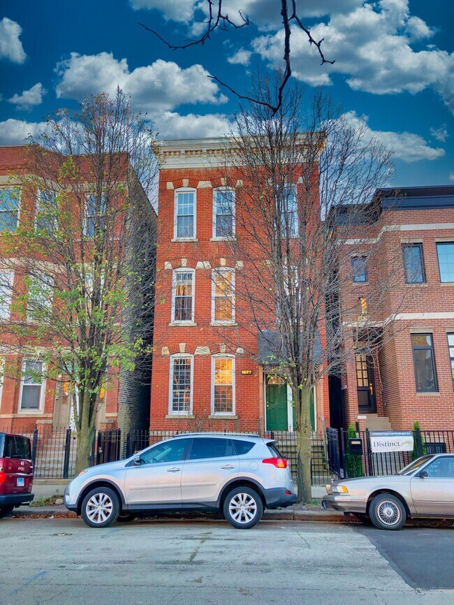 Building Photo - 1627 W Superior St