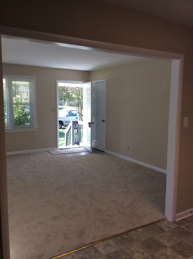 Building Photo - 114 Bethune Dr