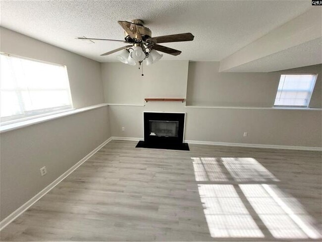 Building Photo - 252 Cherry Grove Dr