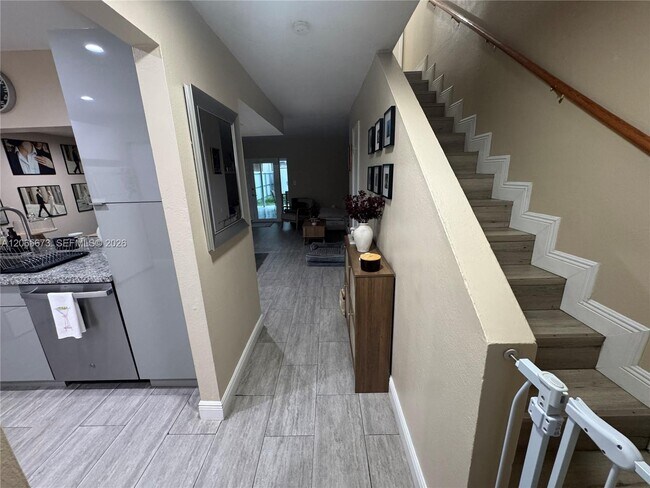 Foto del edificio - 5427 NW 169th St