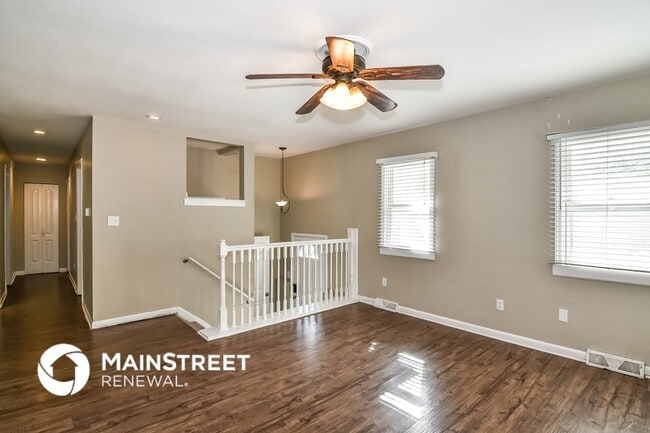 Building Photo - 1004 NE Westwind Ct