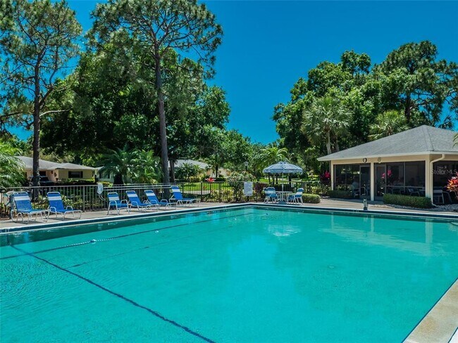 Foto del edificio - 7110 Fairway Bend Ln