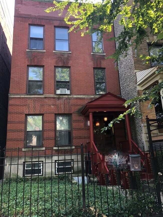 Building Photo - 827 W Aldine Ave