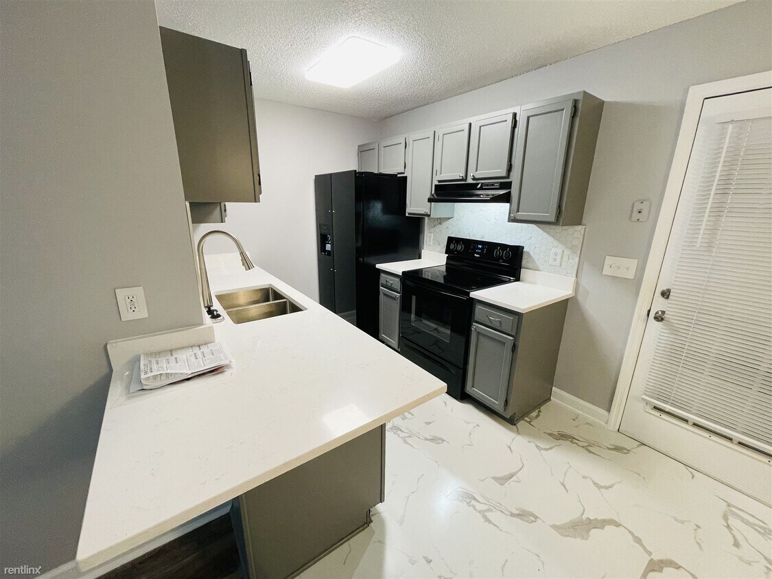 Foto principal - 2 br, 2 bath Condo - 1065 Blinken Street