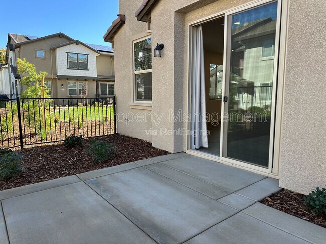 Foto del edificio - 1805 Lucky Star Pl