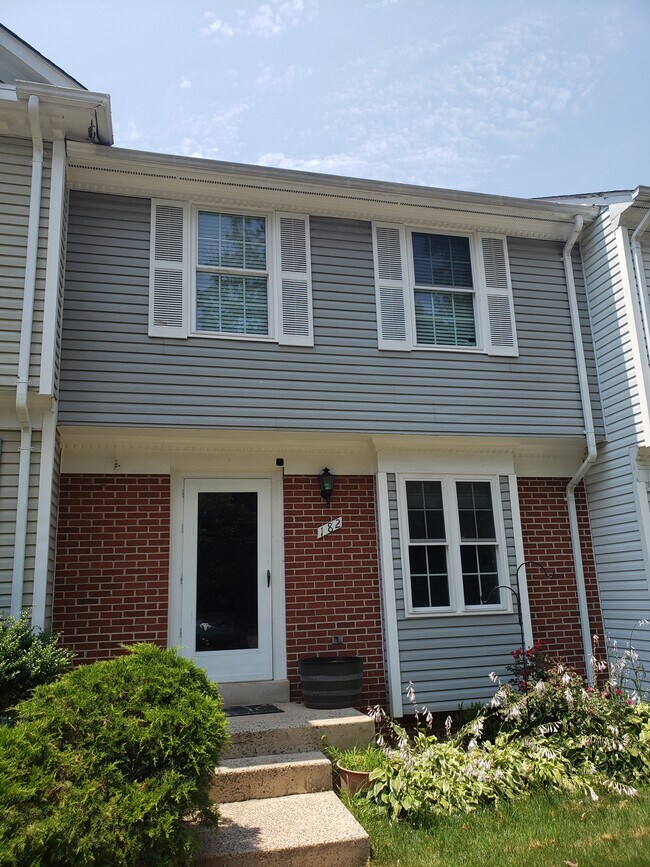 Building Photo - 182 Sulgrave Ct