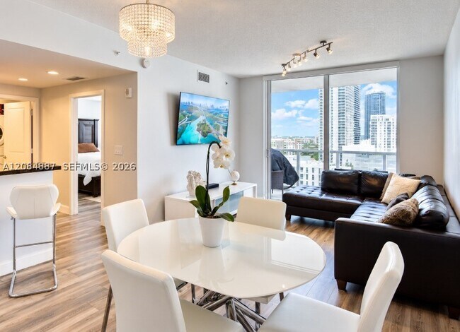 Foto del edificio - 601 NE 23rd St