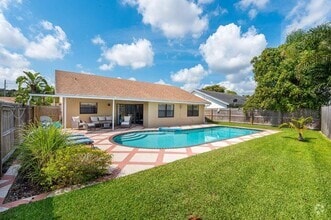 Building Photo - 9102 Bedford Dr