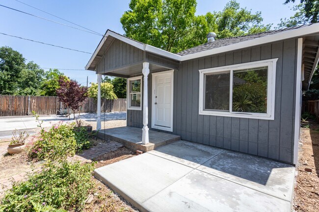 Building Photo - 3726 2nd Ave