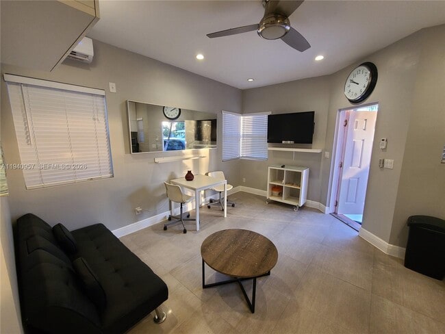 Building Photo - 321 Hayes St