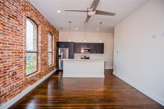 Primary Photo - 110 W Knox St