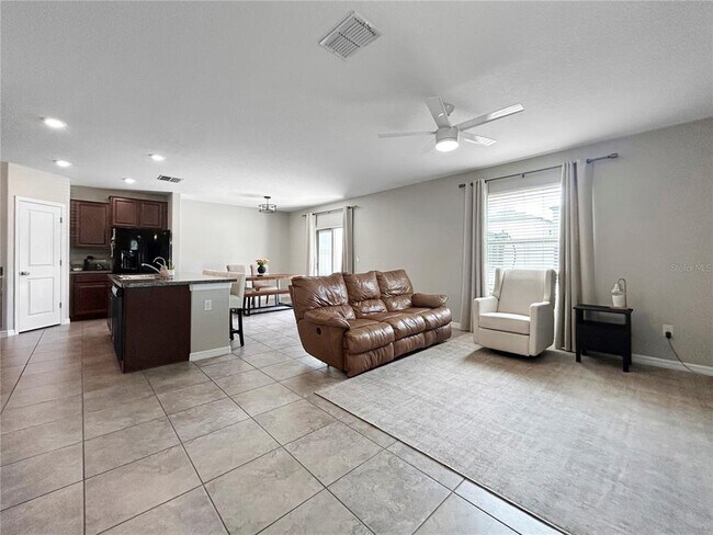 Foto del edificio - 9605 Channing Hill Dr