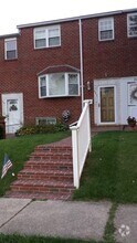 Building Photo - 983 Regina Dr