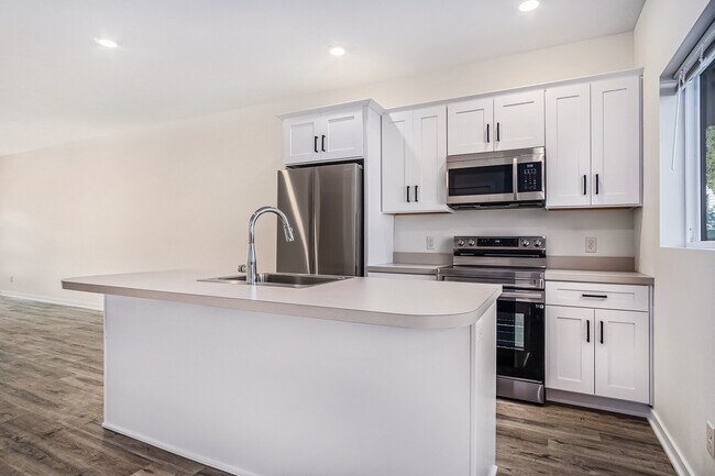 Building Photo - 11 Deloney Ave NW