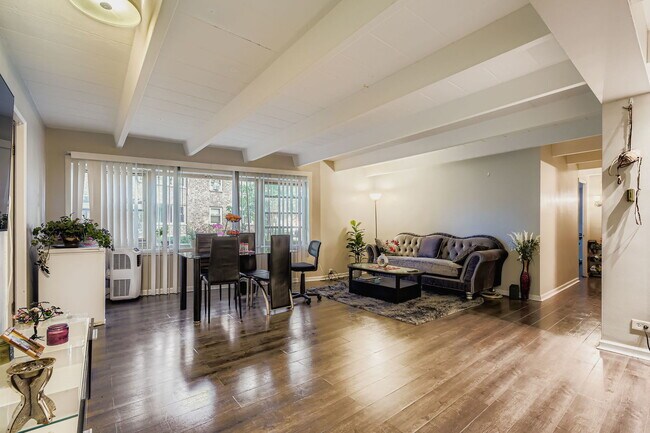 Foto del edificio - 2142 W Rosemont Ave