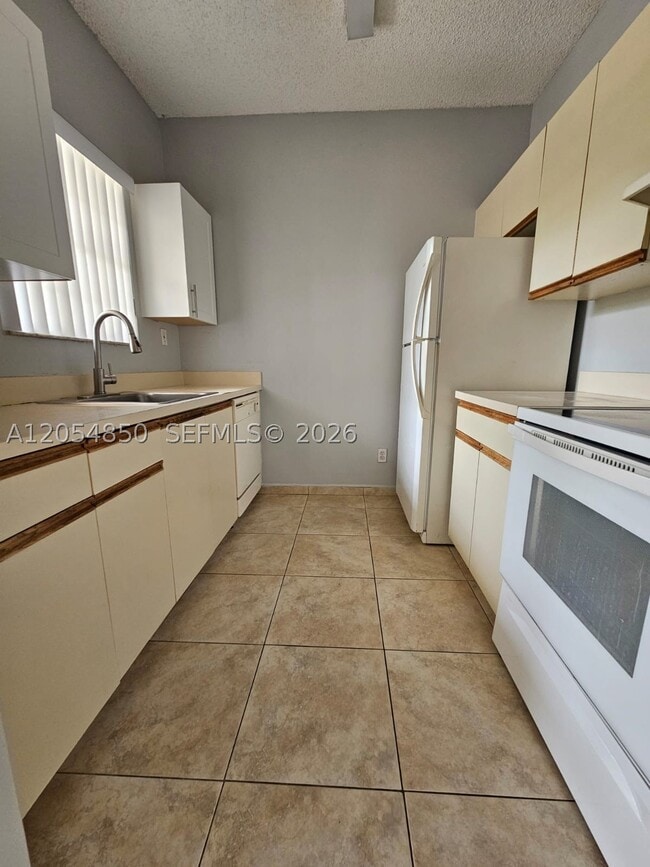 Building Photo - 820 Cypress Park Way