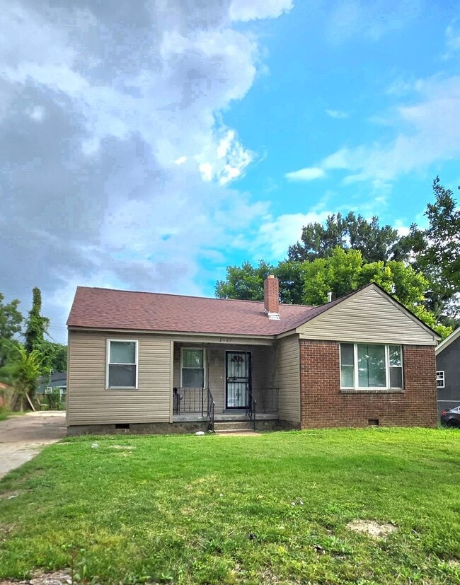 Building Photo - 1947 Clovia Ln