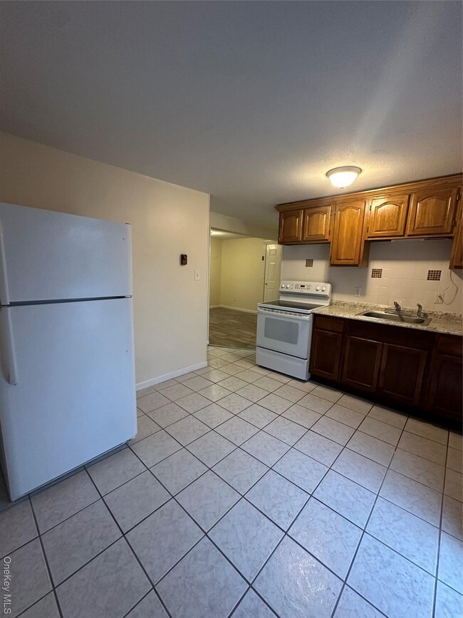 Building Photo - 1 Huron Dr