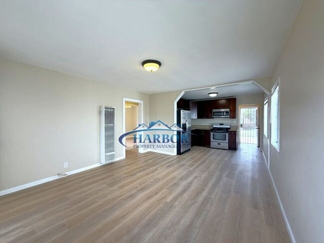 Foto del edificio - 1728 E Rogers St