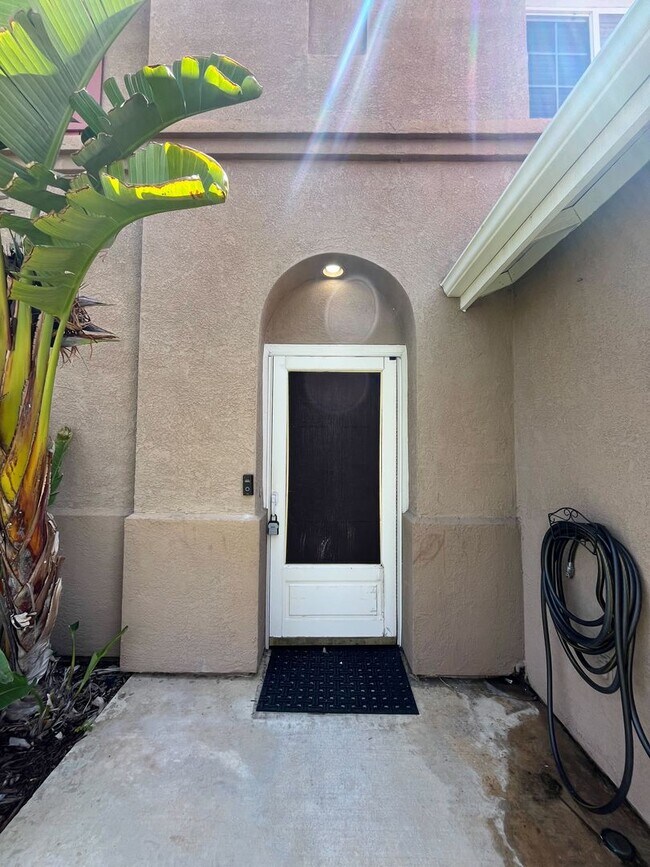 Building Photo - Modern Comfort & Space in South Corona – 4...