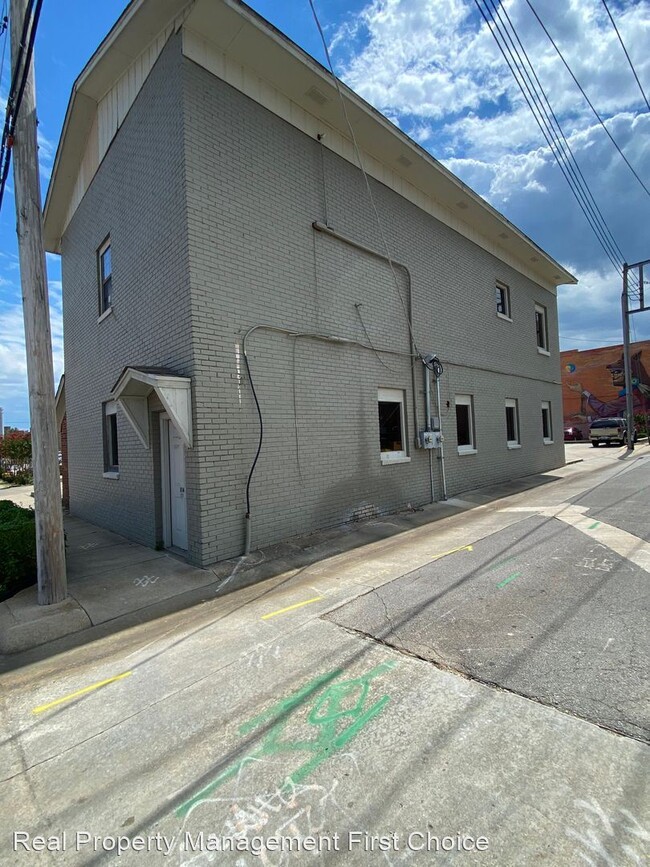 Building Photo - 6 br, 0.5 bath House - 814 N A Street  - 8...