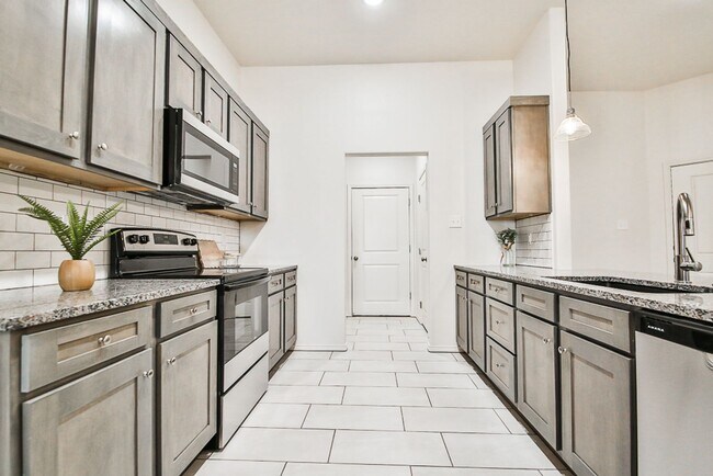 Foto del edificio - Great 3 Bedroom, 2 Bath Townhouse in Escon...
