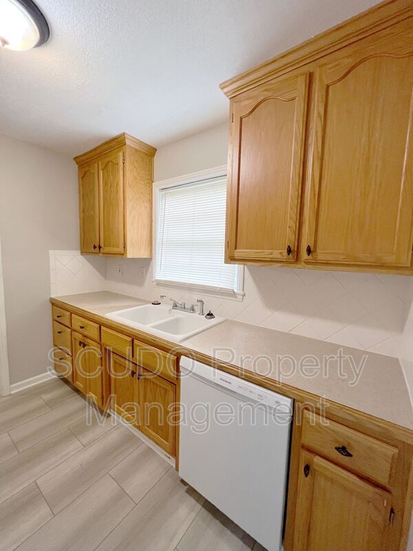Building Photo - 7611 High Dr