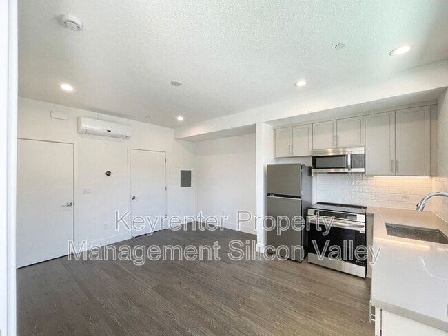 Building Photo - 333 Montague Expy
