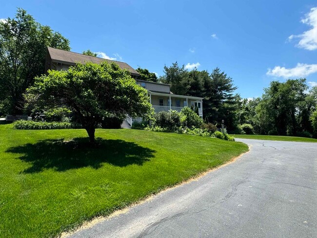 Building Photo - 285 E Side Dr
