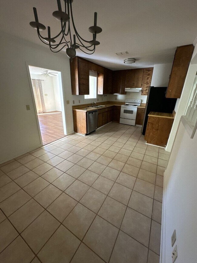 Foto del edificio - 3 bed, 2 bath house in Killearn- Arbor Hil...