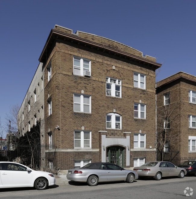 Primary Photo - 1900 1st Ave S