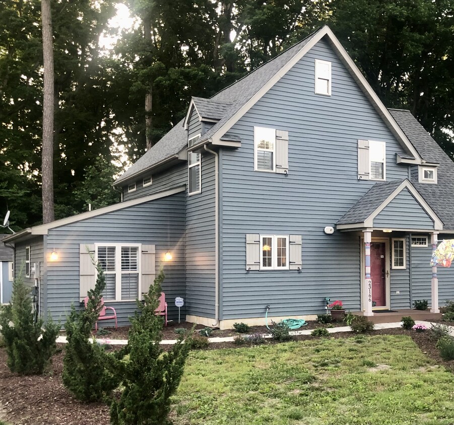 Primary Photo - 23166 Bridgeway Ct E