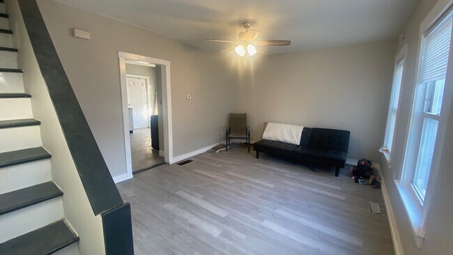 Building Photo - 8 Smith St