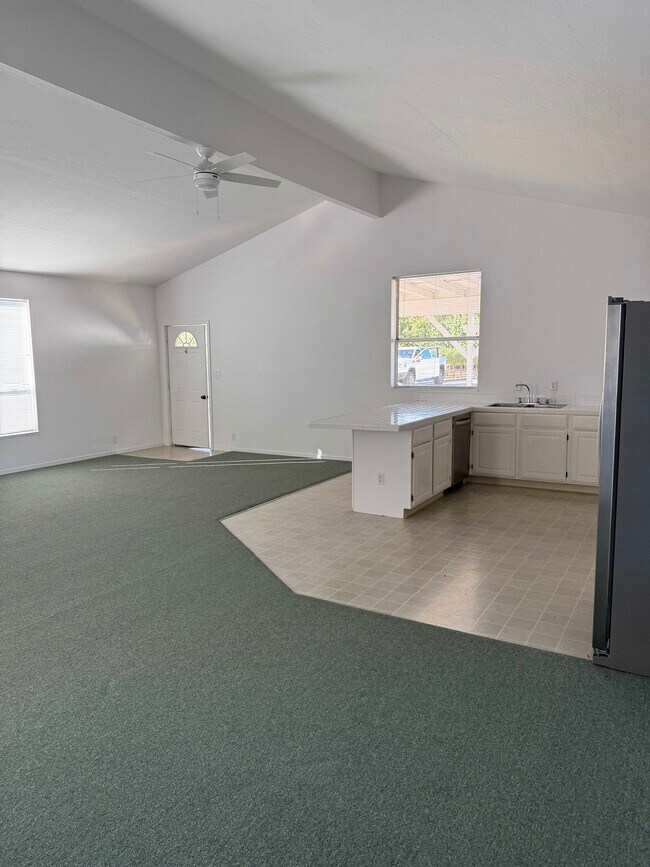 Foto del edificio - 3996 Dry Creek Rd