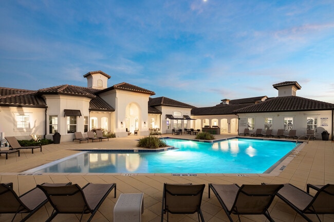 Building Photo - Shadetree Apartments