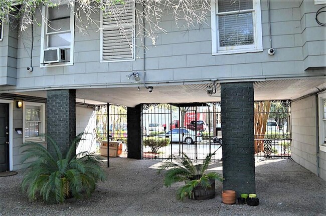 Building Photo - 5108 Bayard Ln