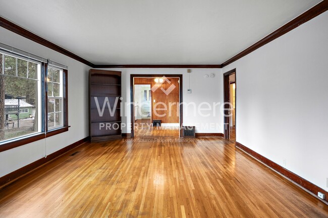 Foto del edificio - 10125 N Whitworth Dr