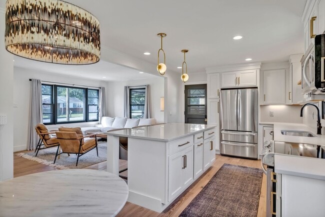 Beautifully furnished short-term rental in... - Beautifully furnished short-term rental in... House