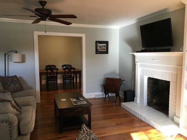 Foto del edificio - Beautifully Remodeled 2 Bed, 1.5 Bath Home...