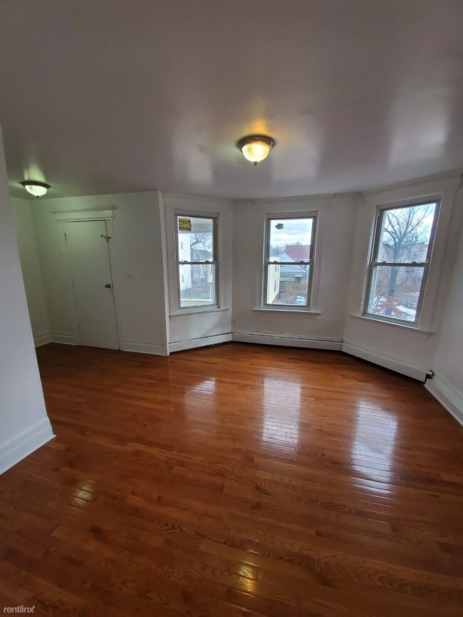 Foto del edificio - 5 br, 2 bath  - 75 N 15th St Apt 2R