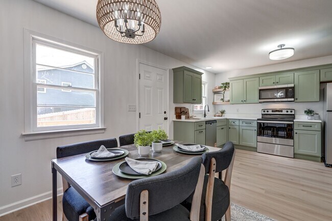 Building Photo - Completely Renovated 3 Bedroom Belmont Townhome Available Now!