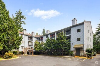 Building Photo - 710 N 160th St