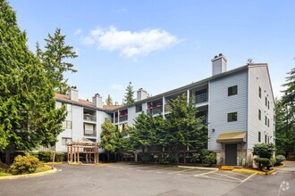 Building Photo - 710 N 160th St