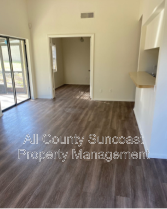 Building Photo - 536 E Curlew Pl