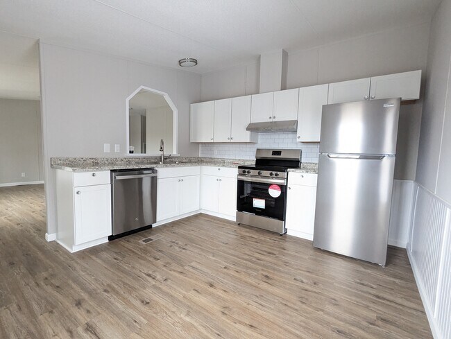 Foto del edificio - 329 Pine Hills Rd